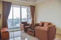 พื้นที่สาธารณะ Elegant and Spacious 3BR at Menteng Park Apartment By Travelio