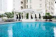 Swimming Pool Homey and Warm 1BR The Bellezza Apartment By Travelio