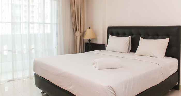 Kamar Tidur Cozy Design Fully Furnished 2BR The Bellezza Apartment By Travelio