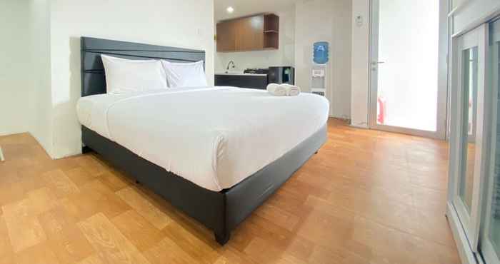 Kamar Tidur Spacious Studio at Apartment Grand Asia Afrika Residence By Travelio