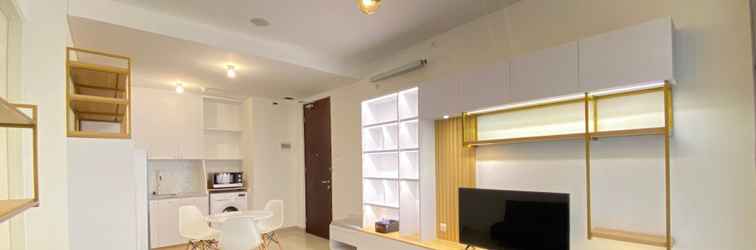 Lobby Minimalist and Deluxe 1BR at Pine Tree Resort Condominium By Travelio