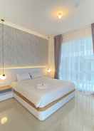 BEDROOM Minimalist and Deluxe 1BR at Pine Tree Resort Condominium By Travelio