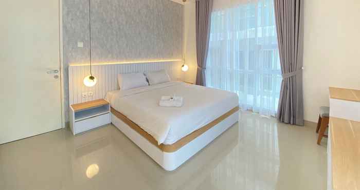 Bedroom Minimalist and Deluxe 1BR at Pine Tree Resort Condominium By Travelio