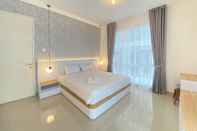 Bedroom Minimalist and Deluxe 1BR at Pine Tree Resort Condominium By Travelio