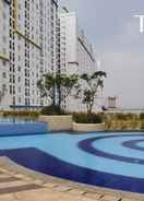 SWIMMING_POOL Apartment Bassura City by Travelibu