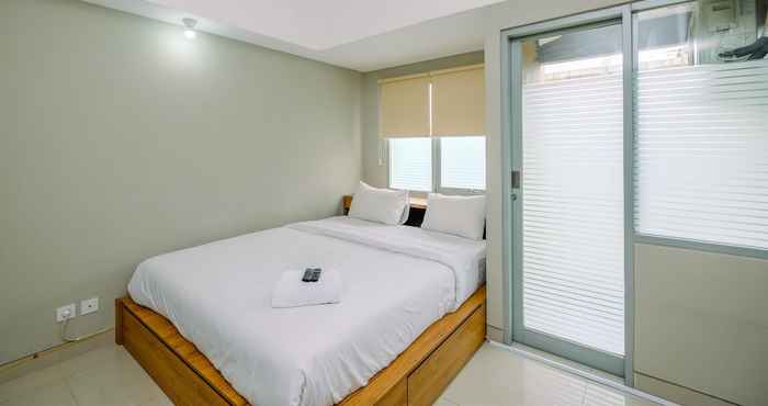 Kamar Tidur Elegant Wide View Studio at Gateway Park LRT City Apartment By Travelio