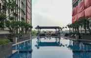 Kolam Renang 7 Elegant Wide View Studio at Gateway Park LRT City Apartment By Travelio