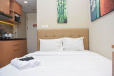 Bedroom Cozy and Simply Living Studio at Springlake Summarecon Bekasi Apartment By Travelio