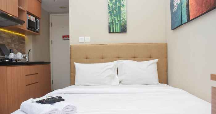 Kamar Tidur Cozy and Simply Living Studio at Springlake Summarecon Bekasi Apartment By Travelio