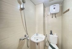 In-room Bathroom 4 Simply and Bright Studio at Gateway Pasteur Apartment By Travelio
