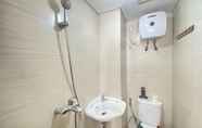 Toilet Kamar 4 Simply and Bright Studio at Gateway Pasteur Apartment By Travelio