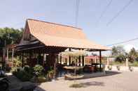 Bar, Cafe and Lounge OKU Guest House & Cafe