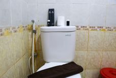 In-room Bathroom Lavish 3BR Residence at Grand Palace Kemayoran Apartment By Travelio