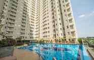 Hồ bơi 5 Spacious and Minimalist 1BR Apartment at Parahyangan Residence By Travelio