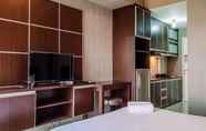 Common Space 3 Comfortable Studio Room Apartment near Airport at Skylounge Tamansari  By Travelio