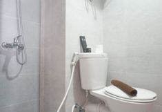 ห้องน้ำภายในห้อง 4 Comfy and Exclusive Studio Room Apartment at Taman Melati Surabaya By Travelio