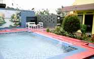 Swimming Pool 3 Villa Alfi Puncak