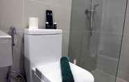 In-room Bathroom 6 Minimalist and Comfort 2BR at Daan Mogot City Apartment By Travelio