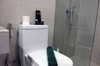 In-room Bathroom Minimalist and Comfort 2BR at Daan Mogot City Apartment By Travelio