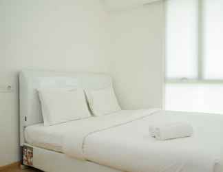 Kamar Tidur 2 High Floor and Minimalist 2BR at Sky House BSD Apartment By Travelio