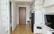 Kamar Tidur 4 Homey and Cozy Stay 2BR Vida View Apartment By Travelio