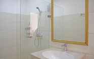 In-room Bathroom 7 Kemang Eleven