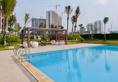 Kolam Renang 7 Studio Apartment with Cozy Design at Sky House BSD Apartment By Travelio