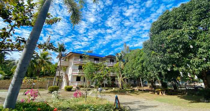 Exterior RedDoorz @ SeaSun Beach Resort and Hotel Zambales