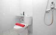 In-room Bathroom 5 Comfort Studio at Patraland Urbano Apartment By Travelio