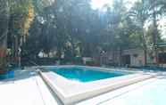 Swimming Pool 6 RedDoorz @ The V’Jour Hotel Angeles