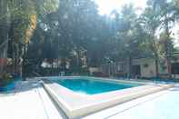 Swimming Pool RedDoorz @ The V’Jour Hotel Angeles