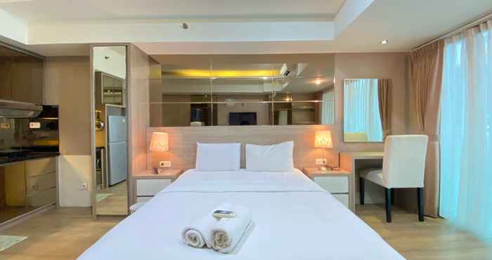 Kamar Tidur Spacious Studio Room at Apartment Tamansari La Grande near BIP By Travelio