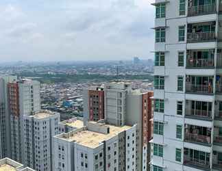 Bangunan 2 Comfy and Spacious 2BR Apartment Green Bay Condominium By Travelio