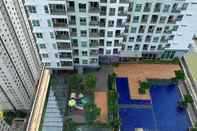 Kolam Renang Comfy and Spacious 2BR Apartment Green Bay Condominium By Travelio