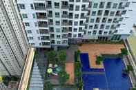 Swimming Pool Comfy and Spacious 2BR Apartment Green Bay Condominium By Travelio