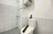 Toilet Kamar 4 Spacious and Comfy 1BR at Grand Asia Afrika By Travelio