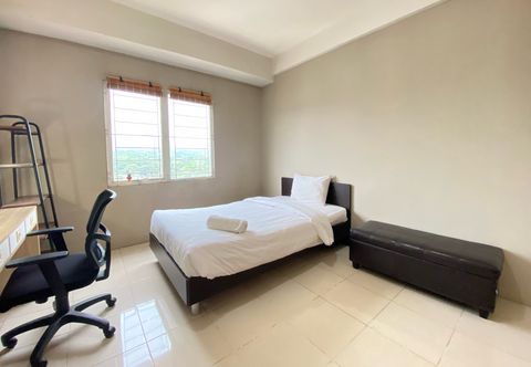 Bilik Tidur Simply Executive Studio Apartment at Pinewood By Travelio