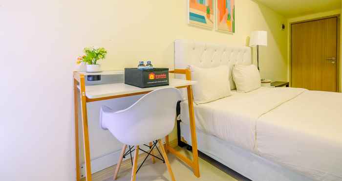 Bedroom Homey and Simply Studio Meikarta Apartment By Travelio
