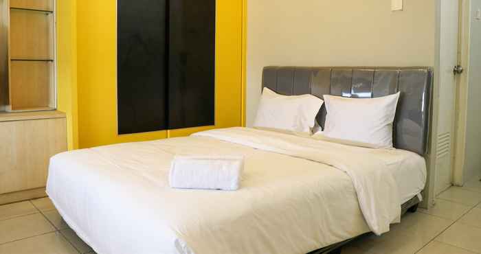 Kamar Tidur Spacious and Fully Furnished Studio at Green Bay Pluit Apartment By Travelio