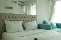 Kamar Tidur Tidy and Elegant Studio at Grand Kamala Lagoon Apartment By Travelio