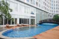 Swimming Pool Nice and Fancy Studio Apartment at Grand Sungkono Lagoon By Travelio