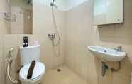 In-room Bathroom 5 Bright 2BR Apartment at Tamansari Panoramic By Travelio