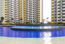 Swimming Pool Fancy Studio Apartment at Springlake Summarecon Bekasi By Travelio