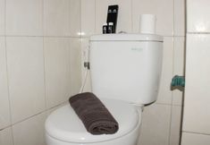 In-room Bathroom 5 Fancy Studio Apartment at Springlake Summarecon Bekasi By Travelio