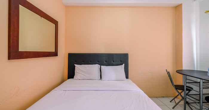 Bedroom Cozy Stay Studio Apartment at Kebagusan City By Travelio