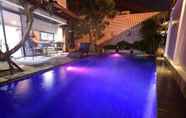 สระว่ายน้ำ 2 Exotica Pool Villa Encore