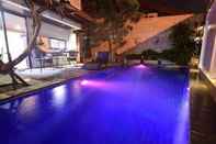 สระว่ายน้ำ Exotica Pool Villa Encore