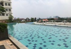 游泳池 6 Tidy and Comfort 2BR at Cinere Bellevue Suites Apartment By Travelio