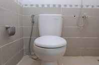 Toilet Kamar High Floor and Elegant 2BR Apartment at Royal Olive Residence By Travelio