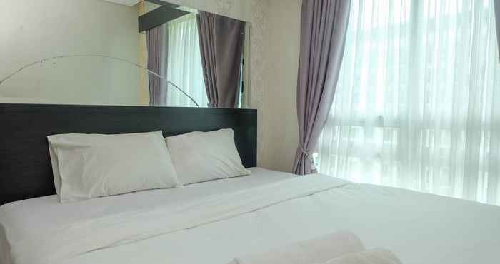 Kamar Tidur Elegant and Comfort 2BR at Woodland Park Residence Apartment By Travelio